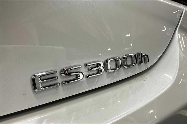 new 2025 Lexus ES 300h car, priced at $48,894