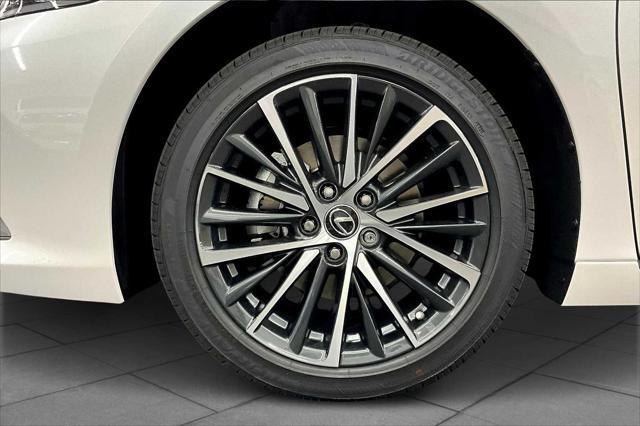 new 2025 Lexus ES 300h car, priced at $48,894