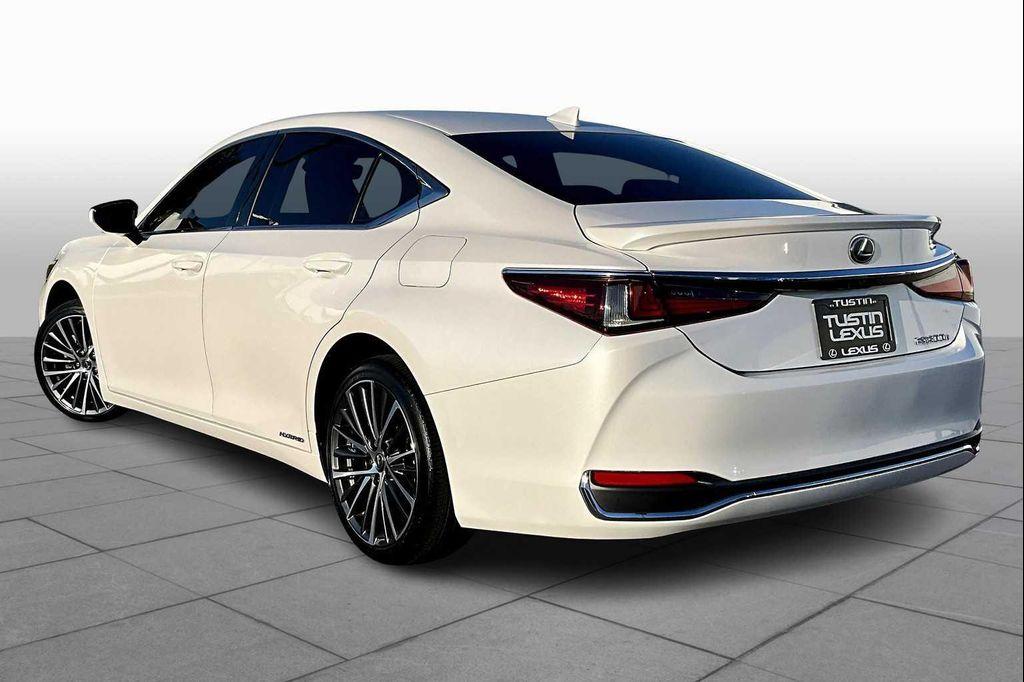 used 2019 Lexus ES 300h car, priced at $32,400