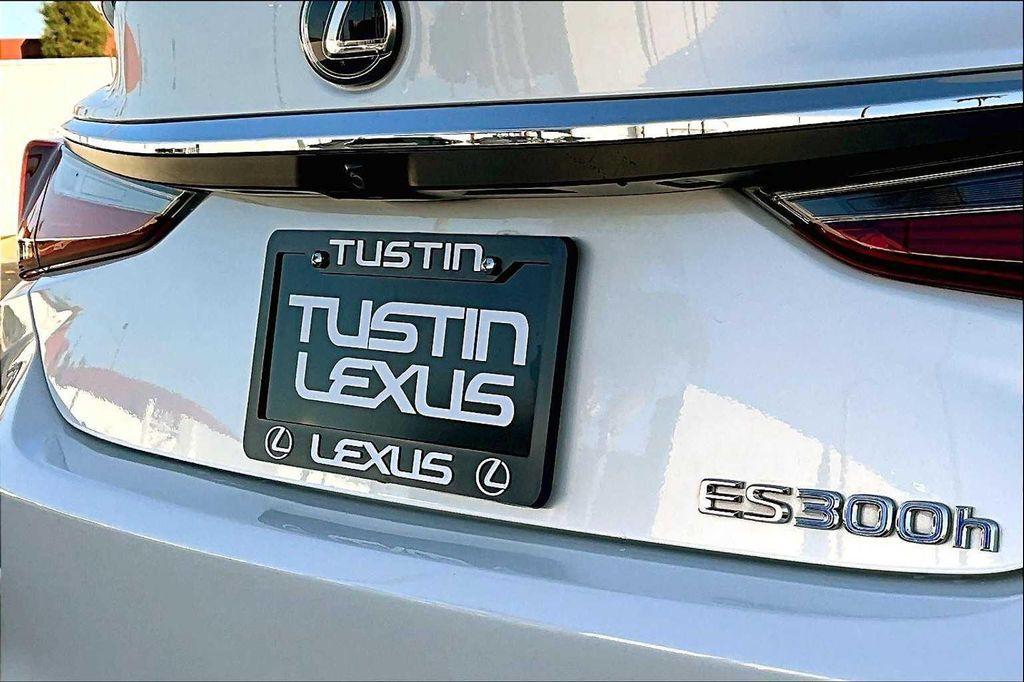 used 2019 Lexus ES 300h car, priced at $32,400