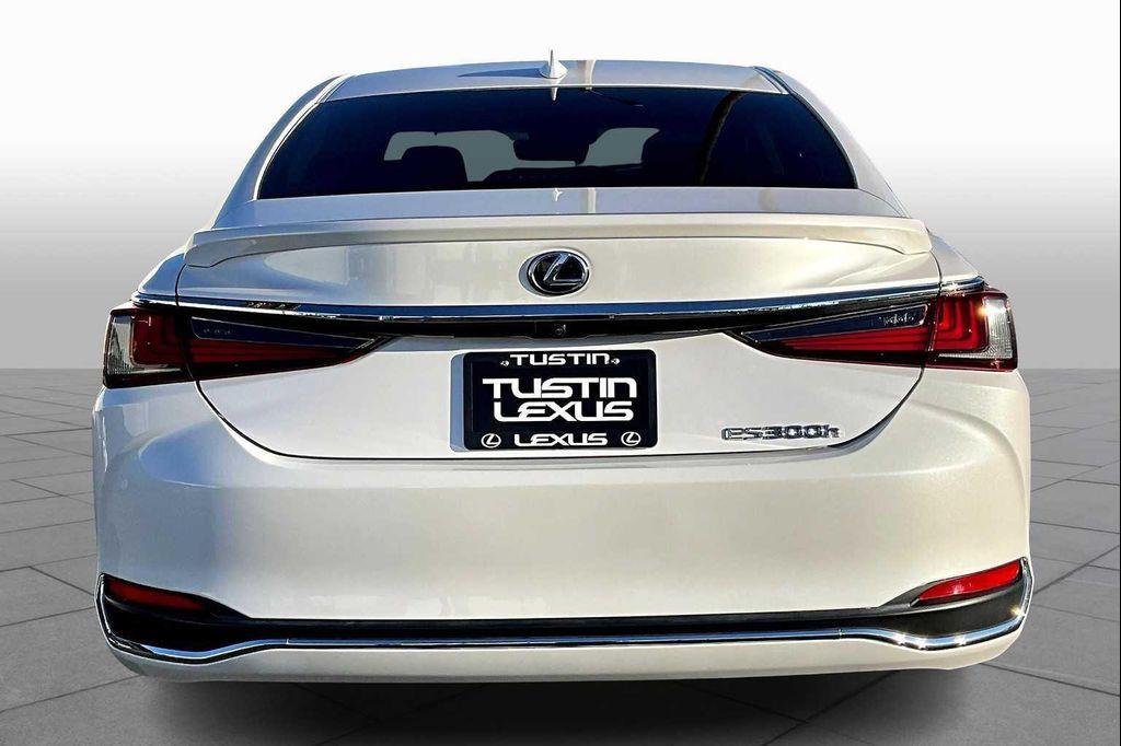 used 2019 Lexus ES 300h car, priced at $32,400