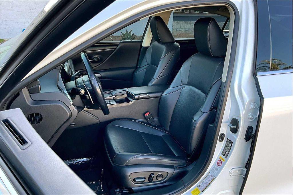 used 2019 Lexus ES 300h car, priced at $32,400