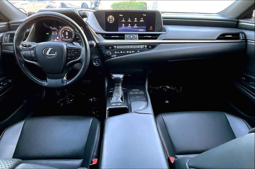 used 2019 Lexus ES 300h car, priced at $32,400