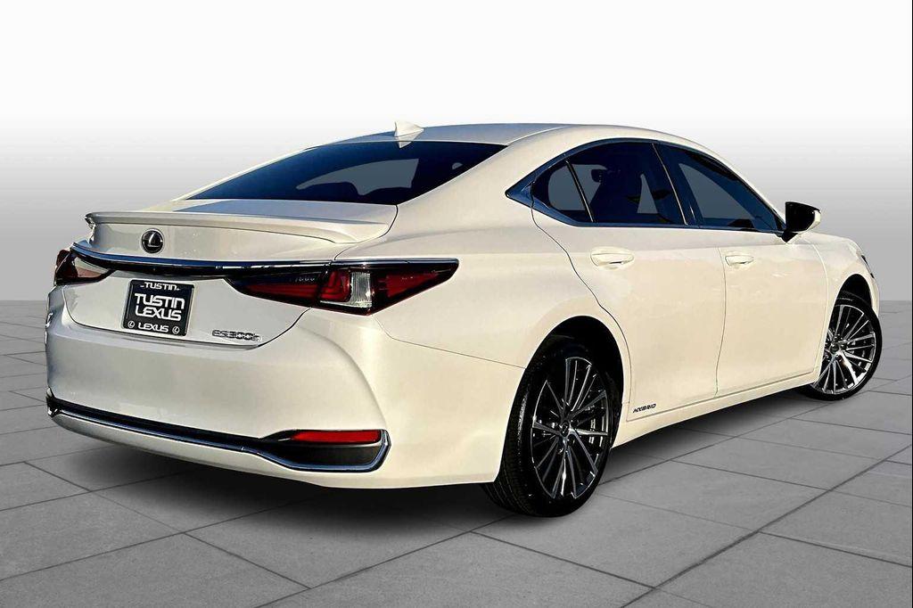 used 2019 Lexus ES 300h car, priced at $32,400