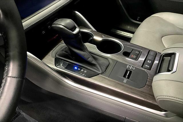 used 2020 Toyota Highlander Hybrid car, priced at $34,875
