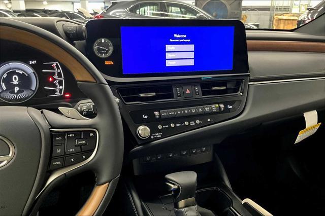 new 2025 Lexus ES 300h car, priced at $56,134