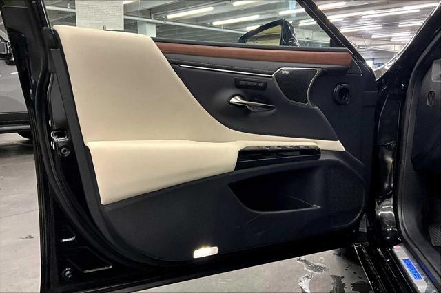 new 2025 Lexus ES 300h car, priced at $56,134