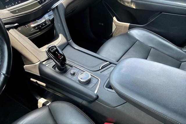 used 2022 Cadillac XT5 car, priced at $32,033