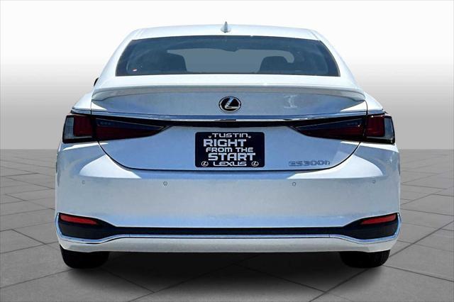 new 2025 Lexus ES 300h car, priced at $47,853