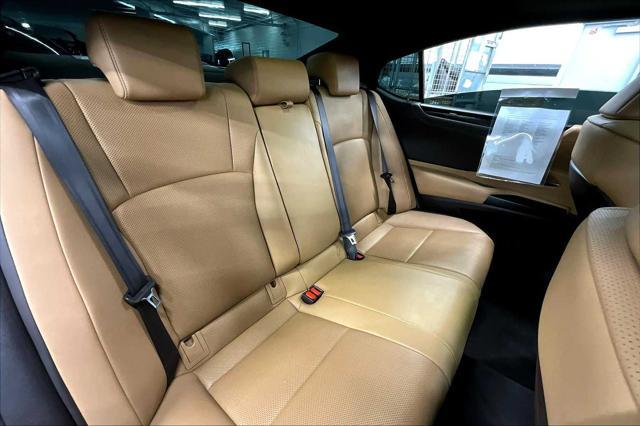 used 2019 Lexus ES 300h car, priced at $22,400