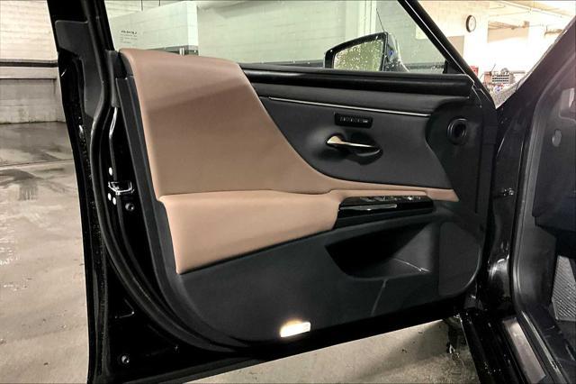new 2025 Lexus ES 300h car, priced at $48,724