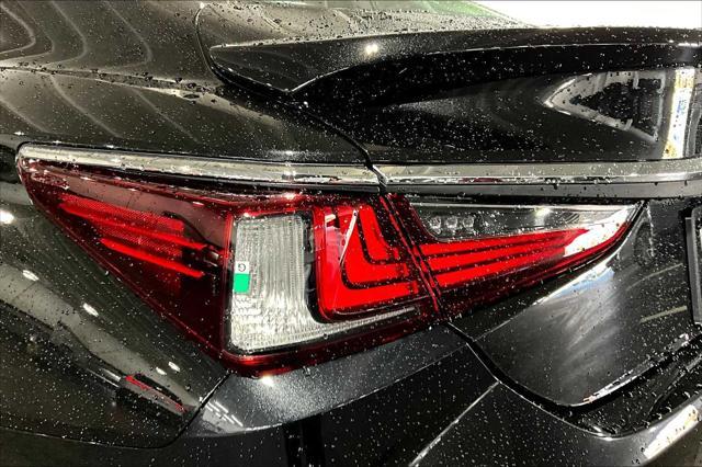 new 2025 Lexus ES 300h car, priced at $48,724