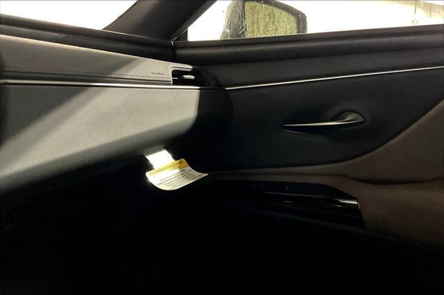 new 2025 Lexus ES 300h car, priced at $48,724