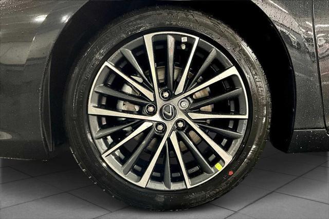 new 2025 Lexus ES 300h car, priced at $48,724