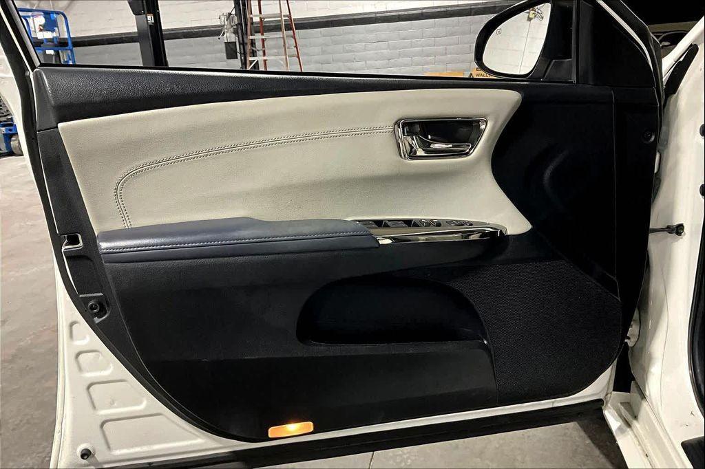 used 2014 Toyota Avalon Hybrid car, priced at $12,995