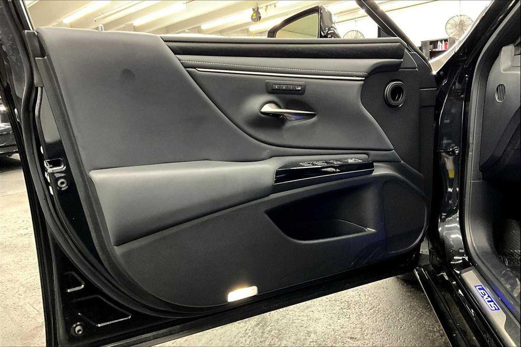 used 2024 Lexus ES 300h car, priced at $40,950
