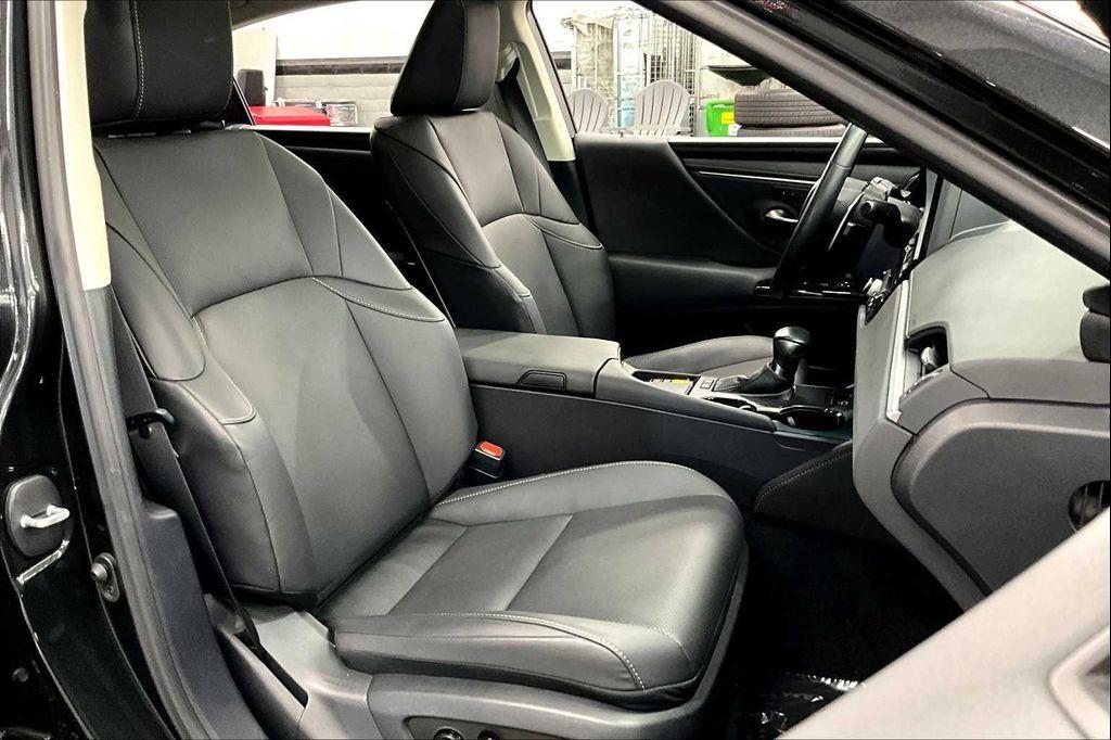 used 2024 Lexus ES 300h car, priced at $40,950