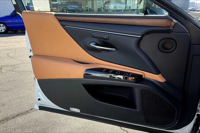 new 2025 Lexus ES 300h car, priced at $50,524