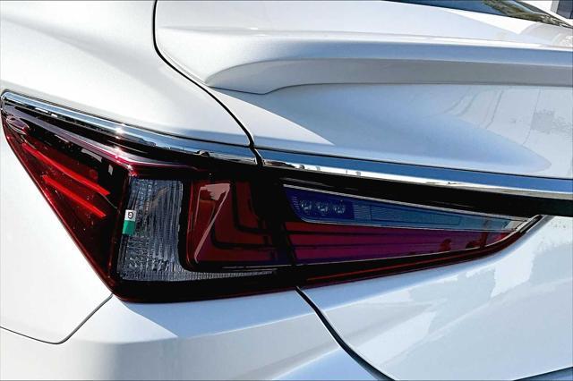 new 2025 Lexus ES 300h car, priced at $50,524