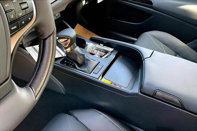 new 2025 Lexus ES 300h car, priced at $53,268