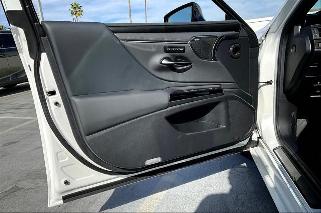 new 2025 Lexus ES 300h car, priced at $53,268