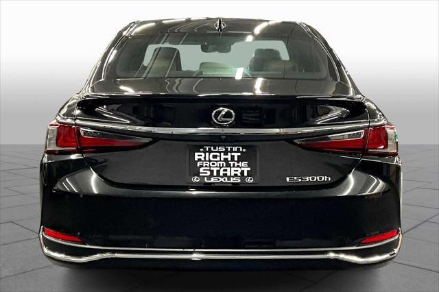 new 2025 Lexus ES 300h car, priced at $48,914