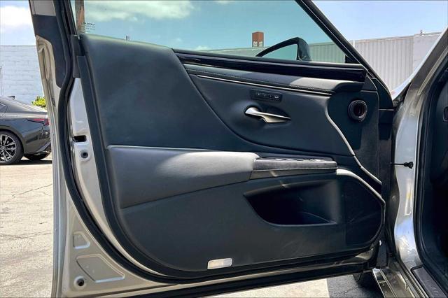 used 2021 Lexus ES 300h car, priced at $34,645