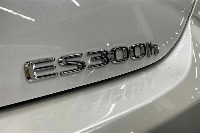 new 2025 Lexus ES 300h car, priced at $48,894