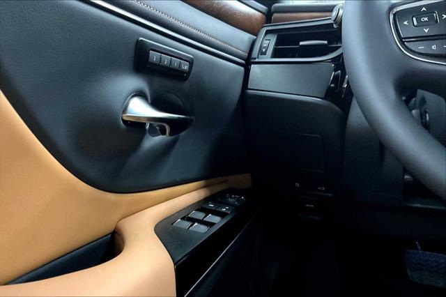 new 2025 Lexus ES 300h car, priced at $48,894