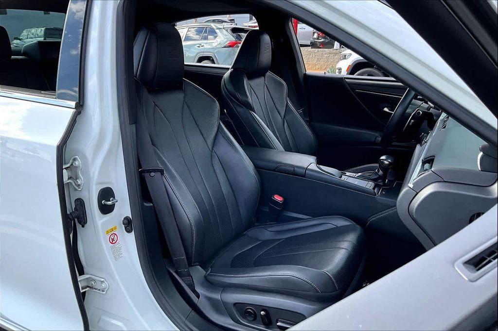 used 2019 Lexus ES 350 car, priced at $31,995