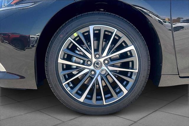 new 2025 Lexus ES 300h car, priced at $48,394