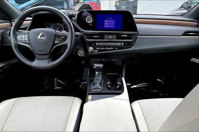 used 2024 Lexus ES 300h car, priced at $41,400