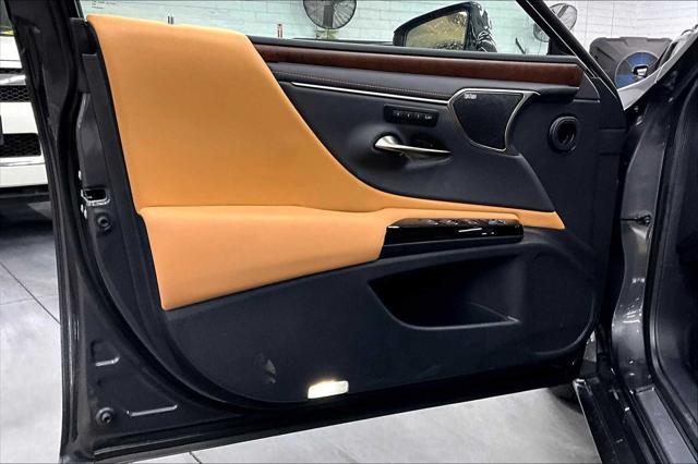 new 2025 Lexus ES 300h car, priced at $56,234