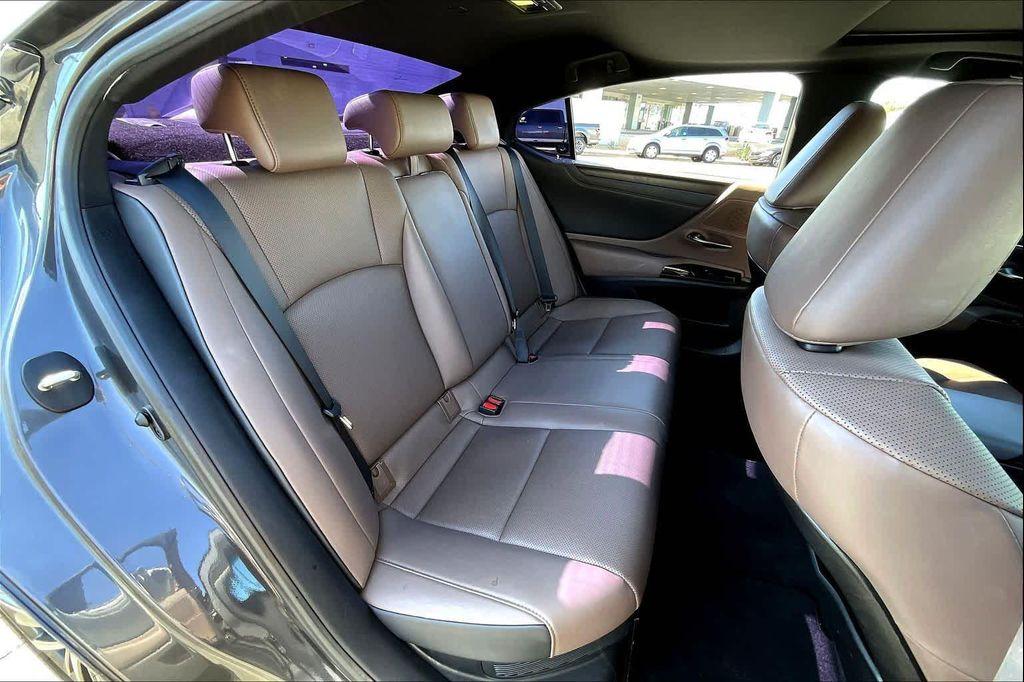 used 2023 Lexus ES 300h car, priced at $39,995