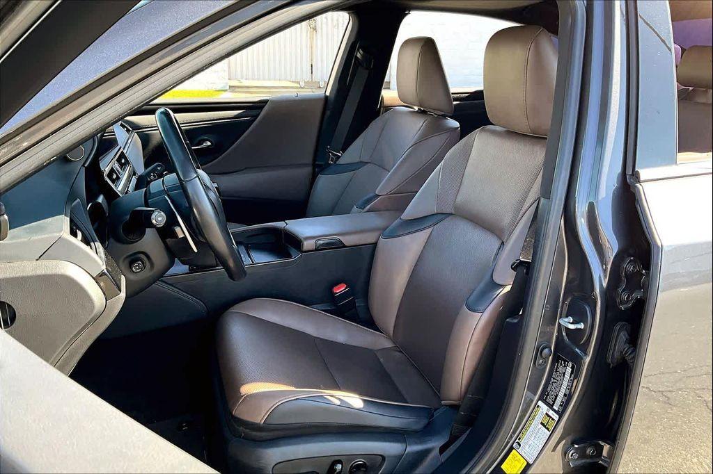 used 2023 Lexus ES 300h car, priced at $39,995