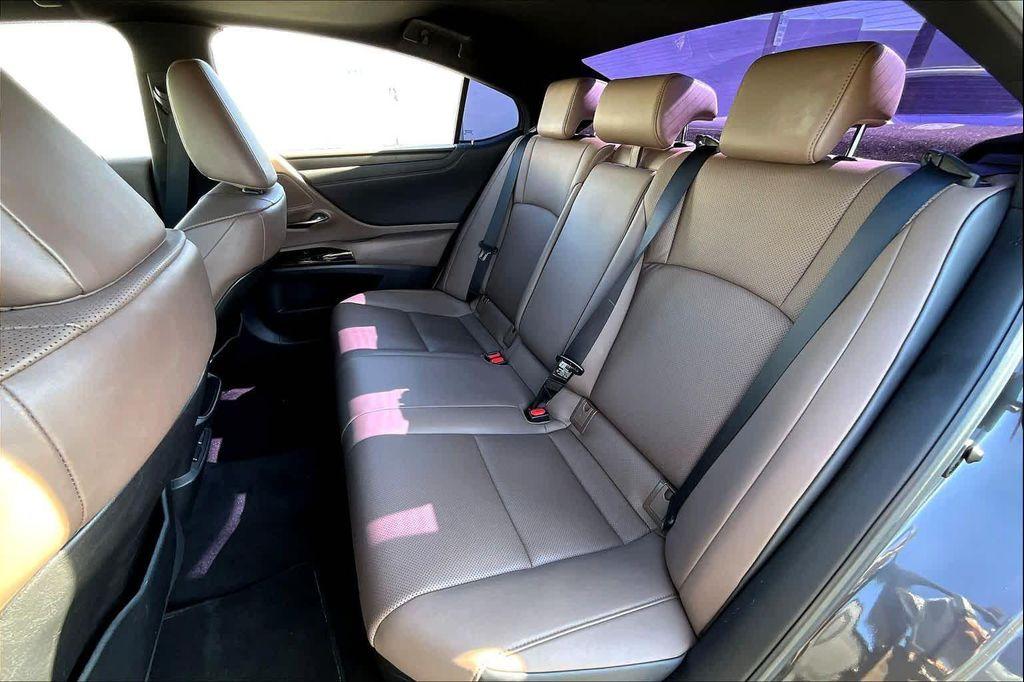 used 2023 Lexus ES 300h car, priced at $39,995