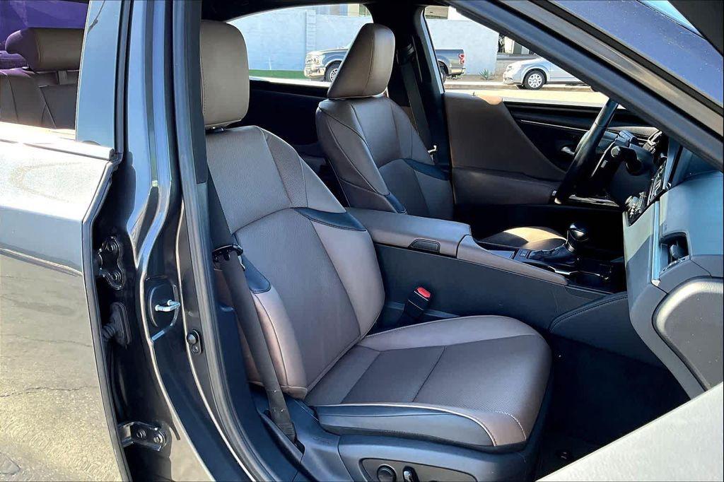 used 2023 Lexus ES 300h car, priced at $39,995