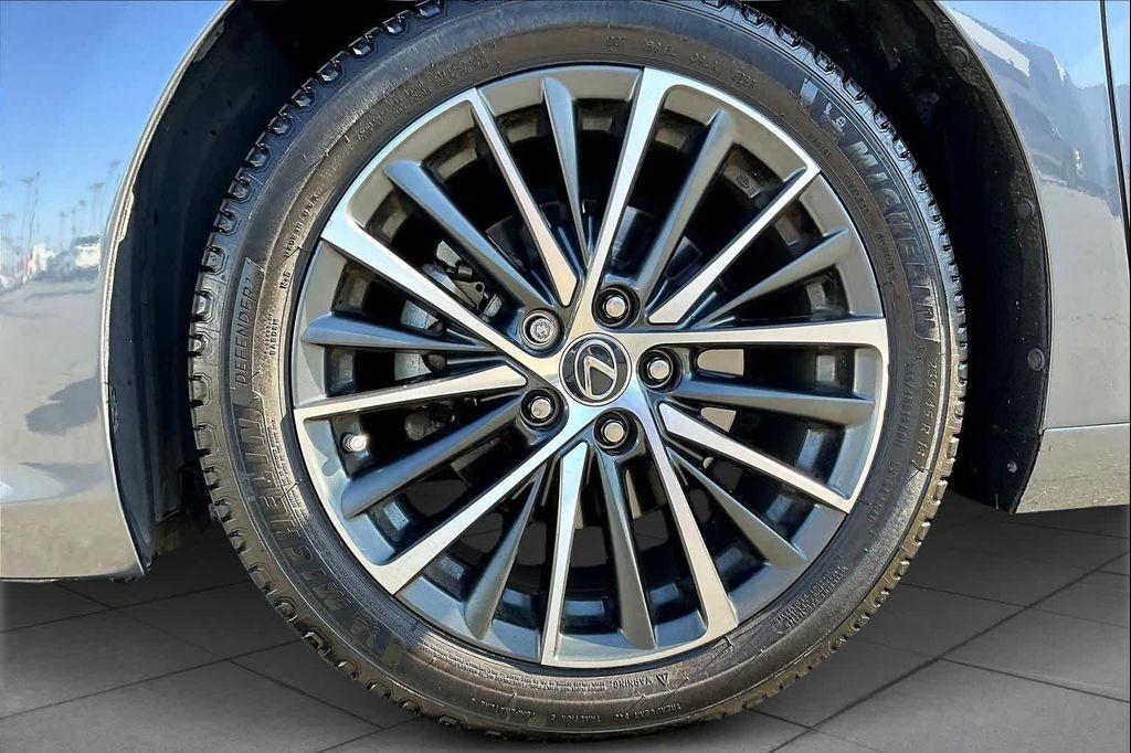 used 2023 Lexus ES 300h car, priced at $39,995