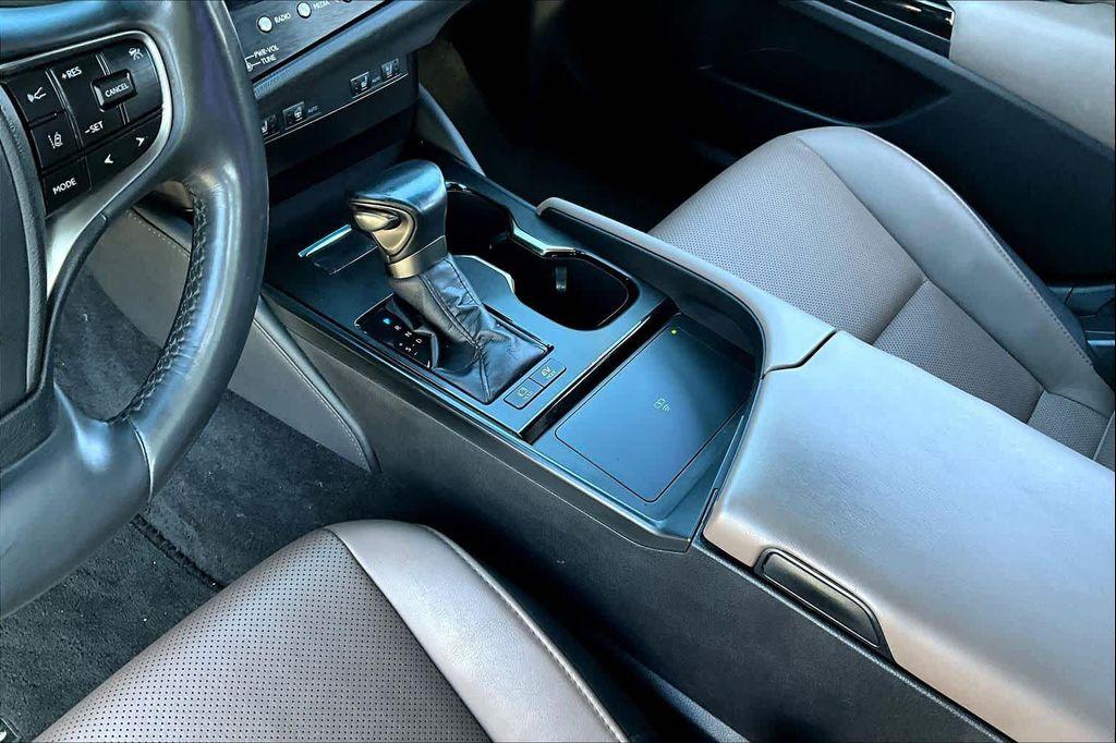 used 2023 Lexus ES 300h car, priced at $39,995