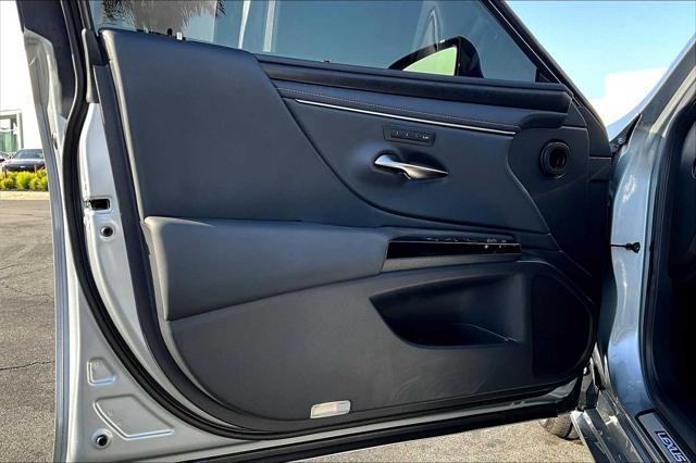 used 2025 Lexus ES 300h car, priced at $47,800
