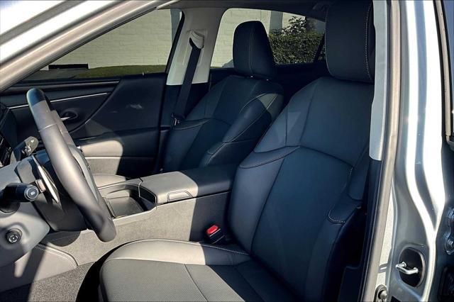 used 2025 Lexus ES 300h car, priced at $47,800