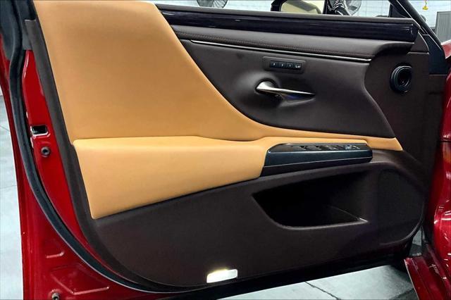 used 2021 Lexus ES 300h car, priced at $34,600