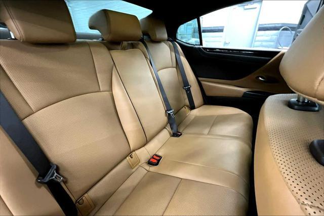 used 2021 Lexus ES 300h car, priced at $34,600