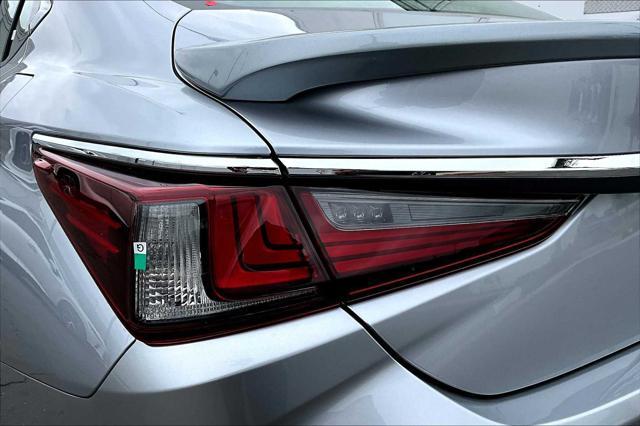 new 2025 Lexus ES 300h car, priced at $56,234