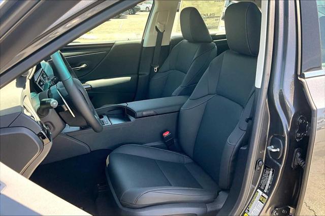 new 2025 Lexus ES 300h car, priced at $47,853