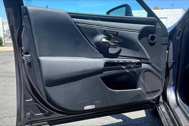 new 2025 Lexus ES 300h car, priced at $47,853