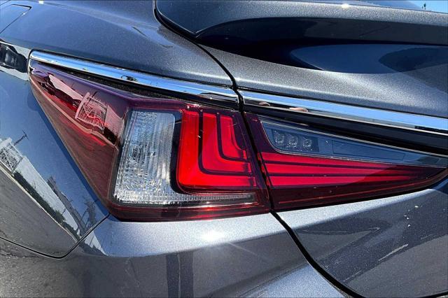new 2025 Lexus ES 300h car, priced at $47,853