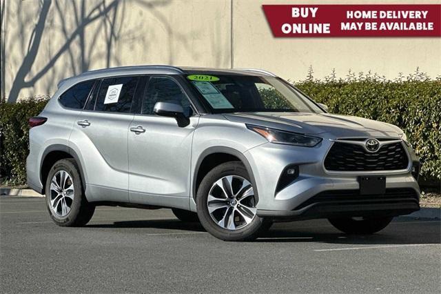 used 2021 Toyota Highlander car, priced at $31,400