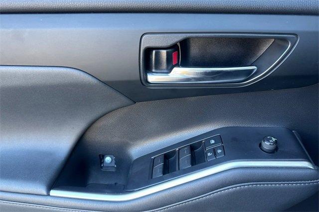 used 2022 Toyota Highlander car, priced at $36,888