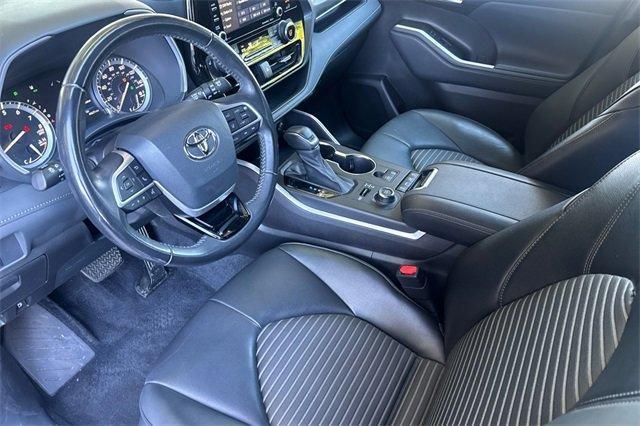 used 2022 Toyota Highlander car, priced at $36,888